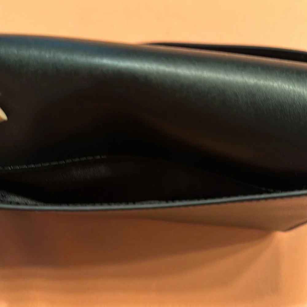 New Kate Spade leather handbag. Black. Dust Bag Included.